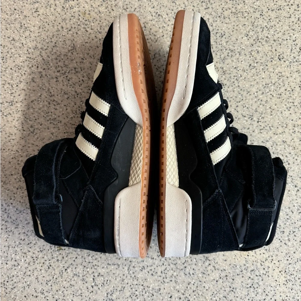 Adidas-Fz6252 Men’s Mid Black+Cream Gum Forum Suede casual sneaker.11